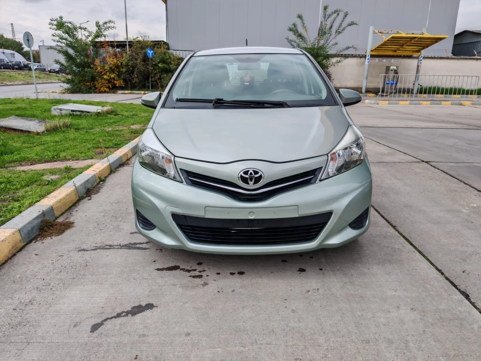Toyota Yaris 1.0 i, снимка 1