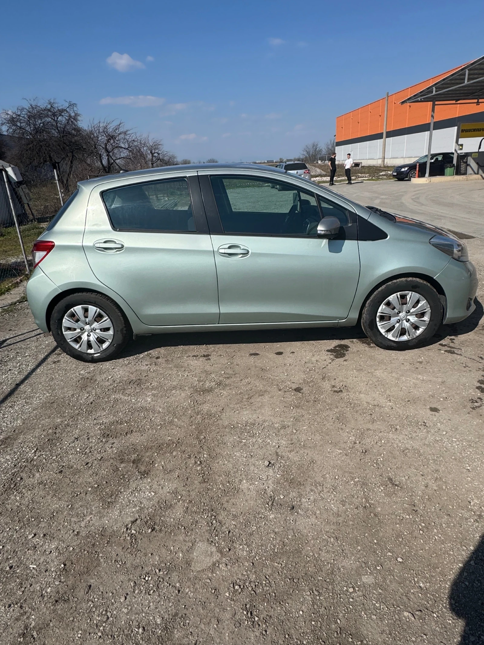 Toyota Yaris 1.0 i, снимка 5 - Автомобили и джипове - 44290479