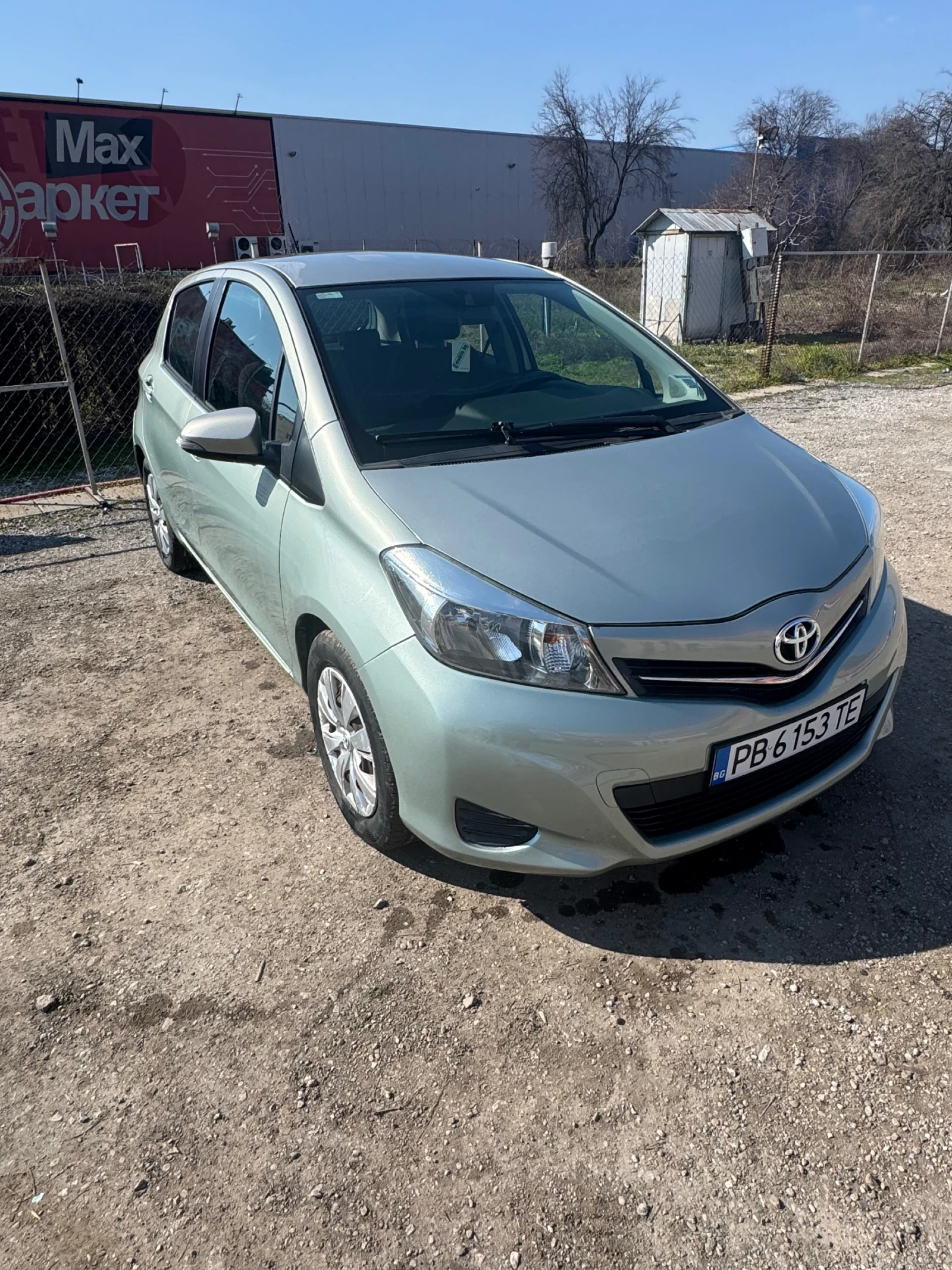 Toyota Yaris 1.0 i, снимка 6 - Автомобили и джипове - 44290479