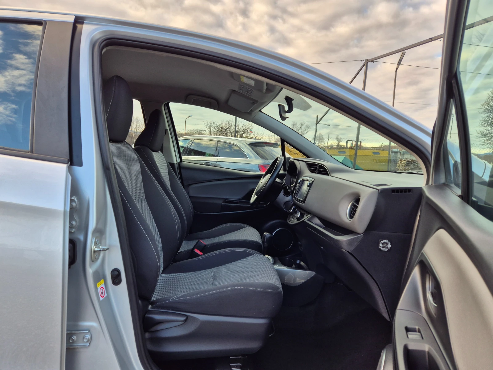 Toyota Yaris 1.5 HYBRID* 125000KM*  | Mobile.bg � ����������� 10