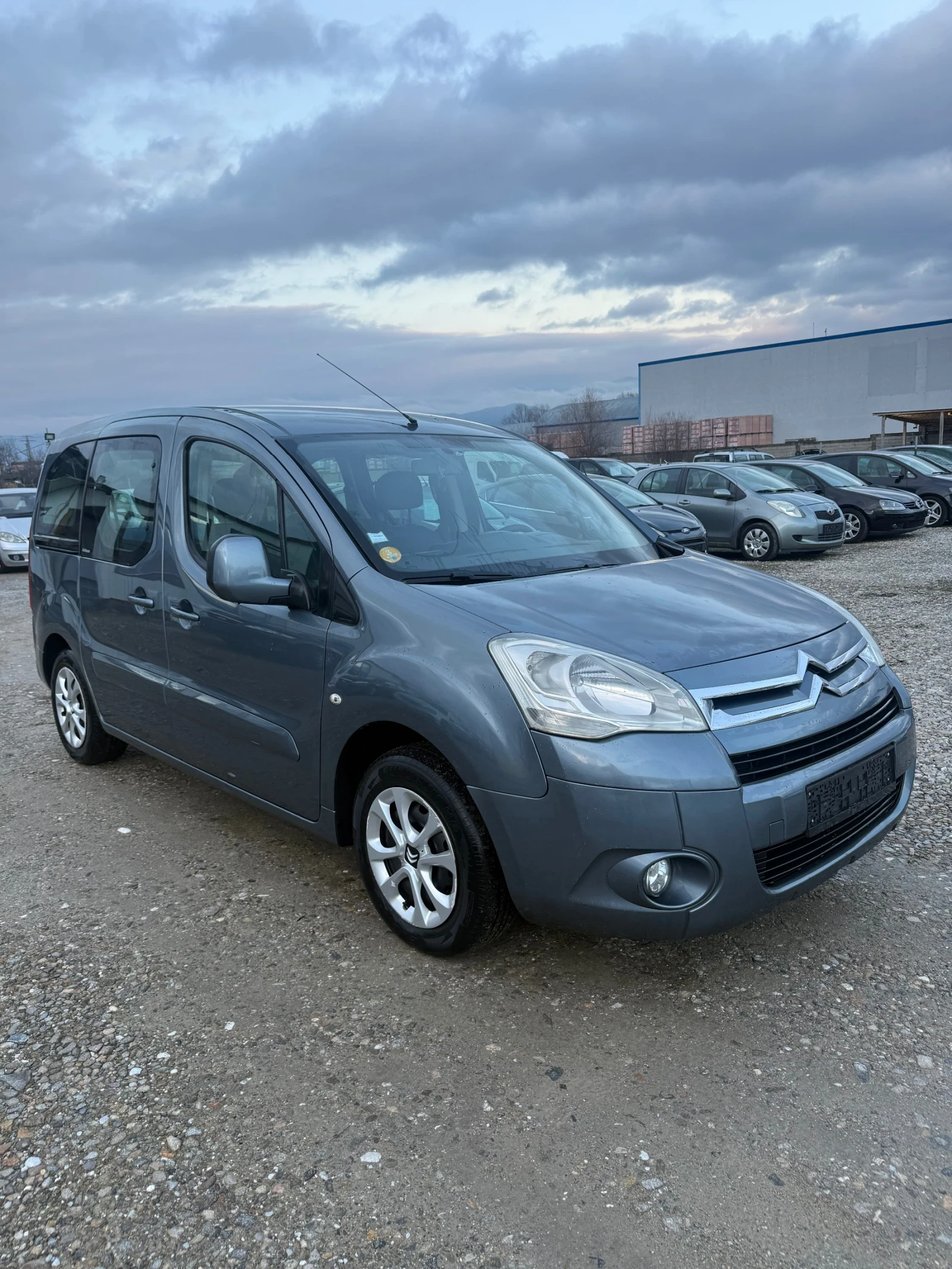 Citroen Berlingo 1.6HDI* Multispace* Теглич* ЛИЗИНГ - изображение 3