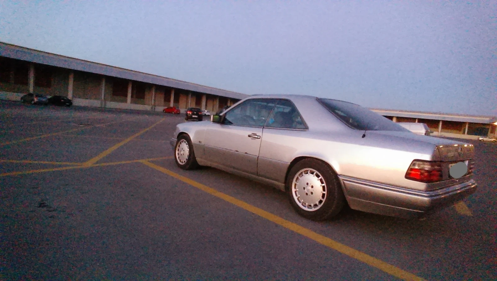 Mercedes-Benz E 200, снимка 2 - Автомобили и джипове - 54281215