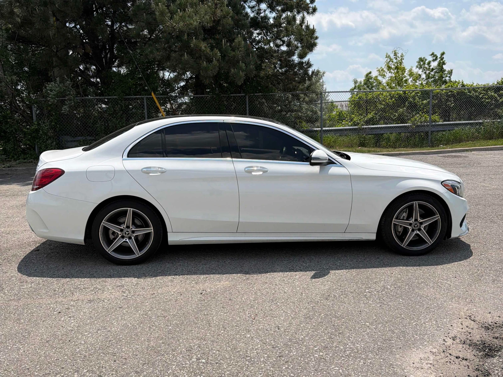 Mercedes-Benz C 300 4MATIC/AMG-PACK/CARFAX/АВТО КРЕДИТ, снимка 4 - Автомобили и джипове - 54973182