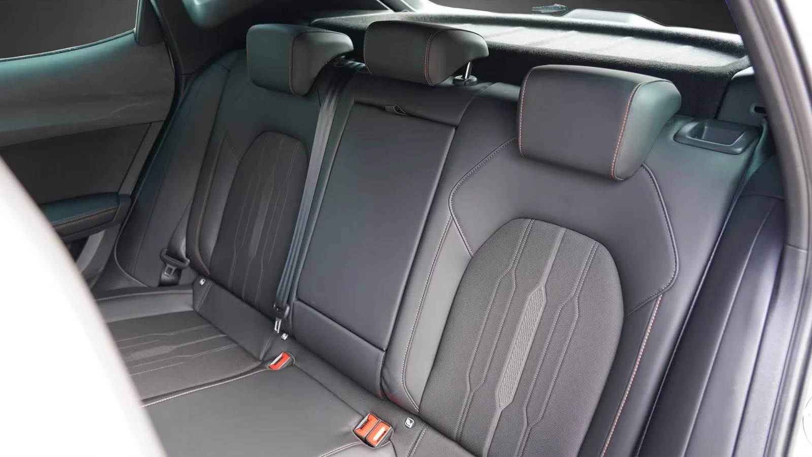 Cupra Formentor VZ/PHEV/1.4/245HP/360/DSG/CARPLAY/KLESS/658z, снимка 14 - Автомобили и джипове - 55448529