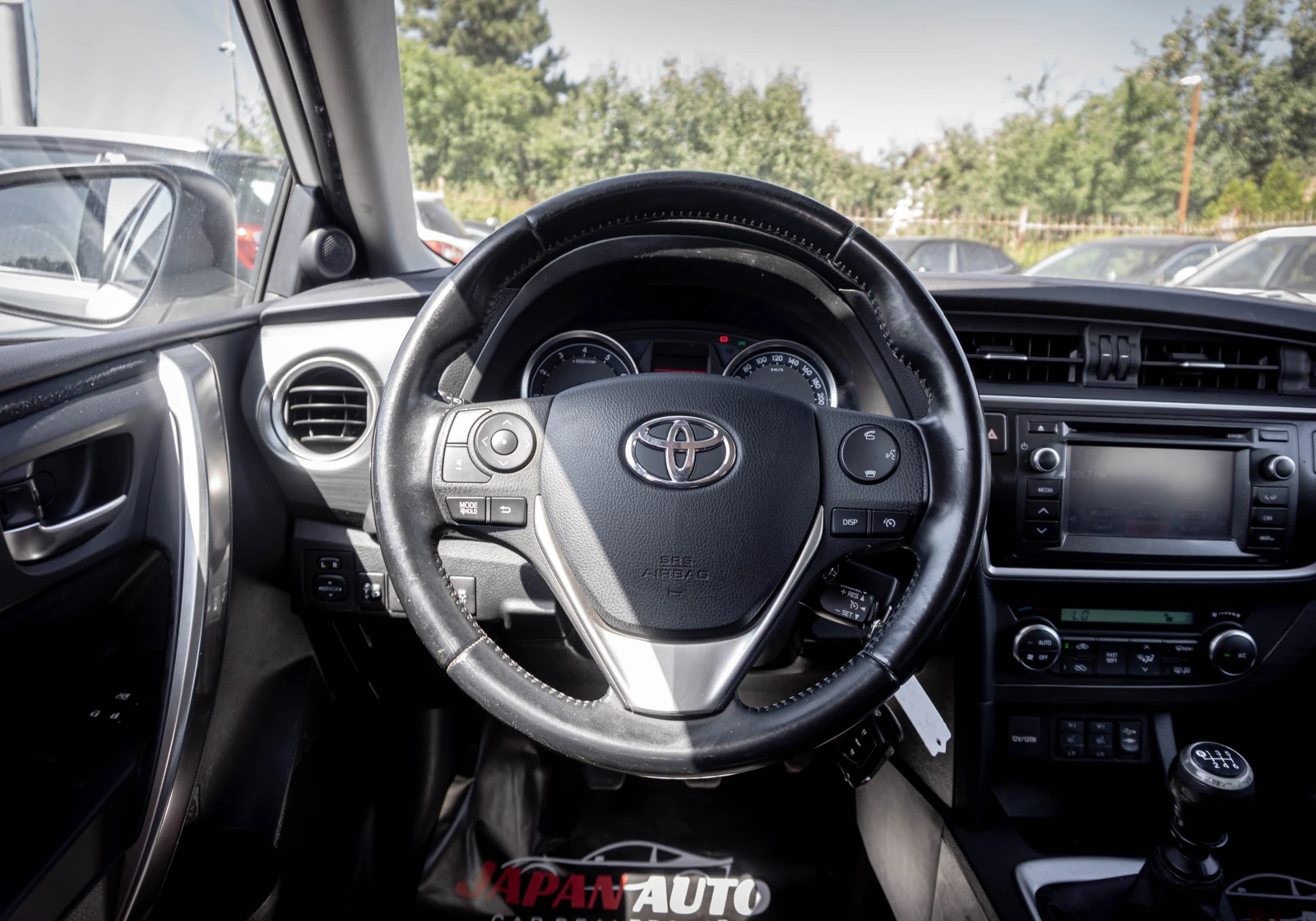Toyota Auris 1.6 бензин! ТОП! ПАНОРАМА! С ГАРАНЦИЯ! , снимка 9 - Автомобили и джипове - 55523324