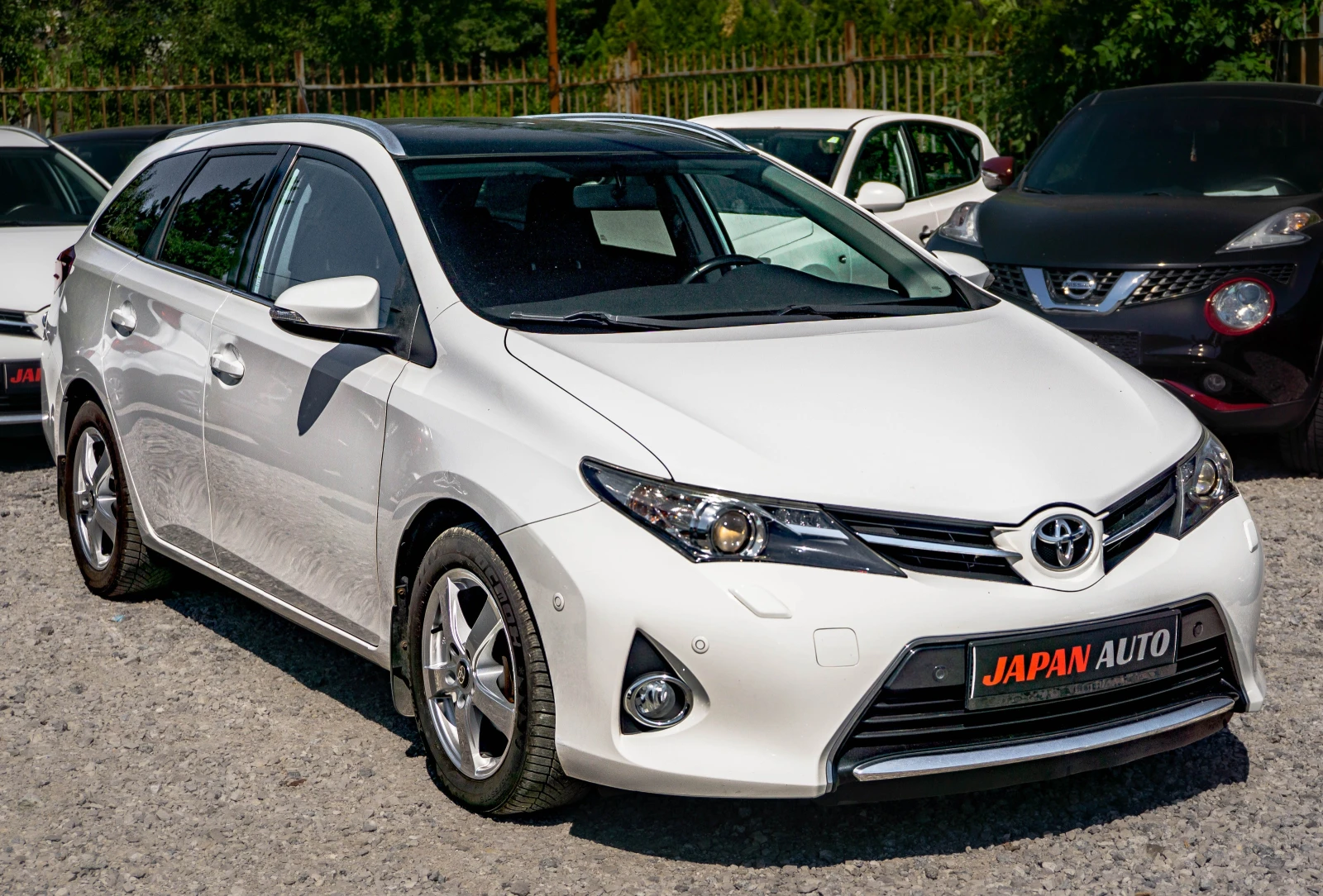 Toyota Auris 1.6 бензин! ТОП! ПАНОРАМА! С ГАРАНЦИЯ! , снимка 3 - Автомобили и джипове - 55523324
