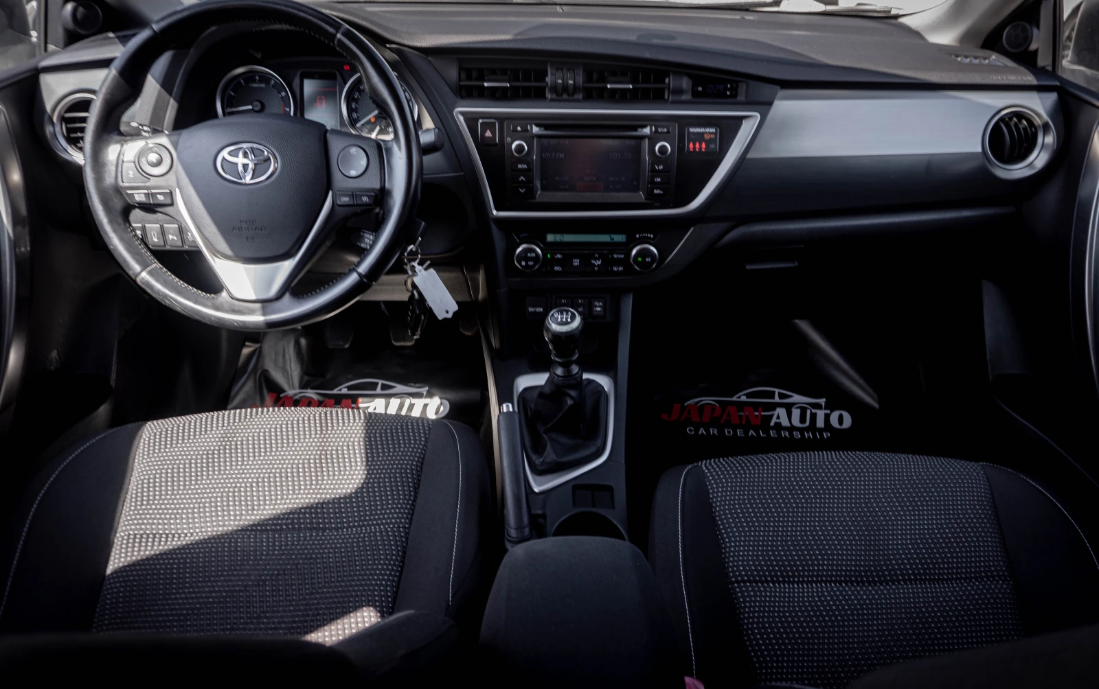 Toyota Auris 1.6 бензин! ТОП! ПАНОРАМА! С ГАРАНЦИЯ! , снимка 8 - Автомобили и джипове - 55523324