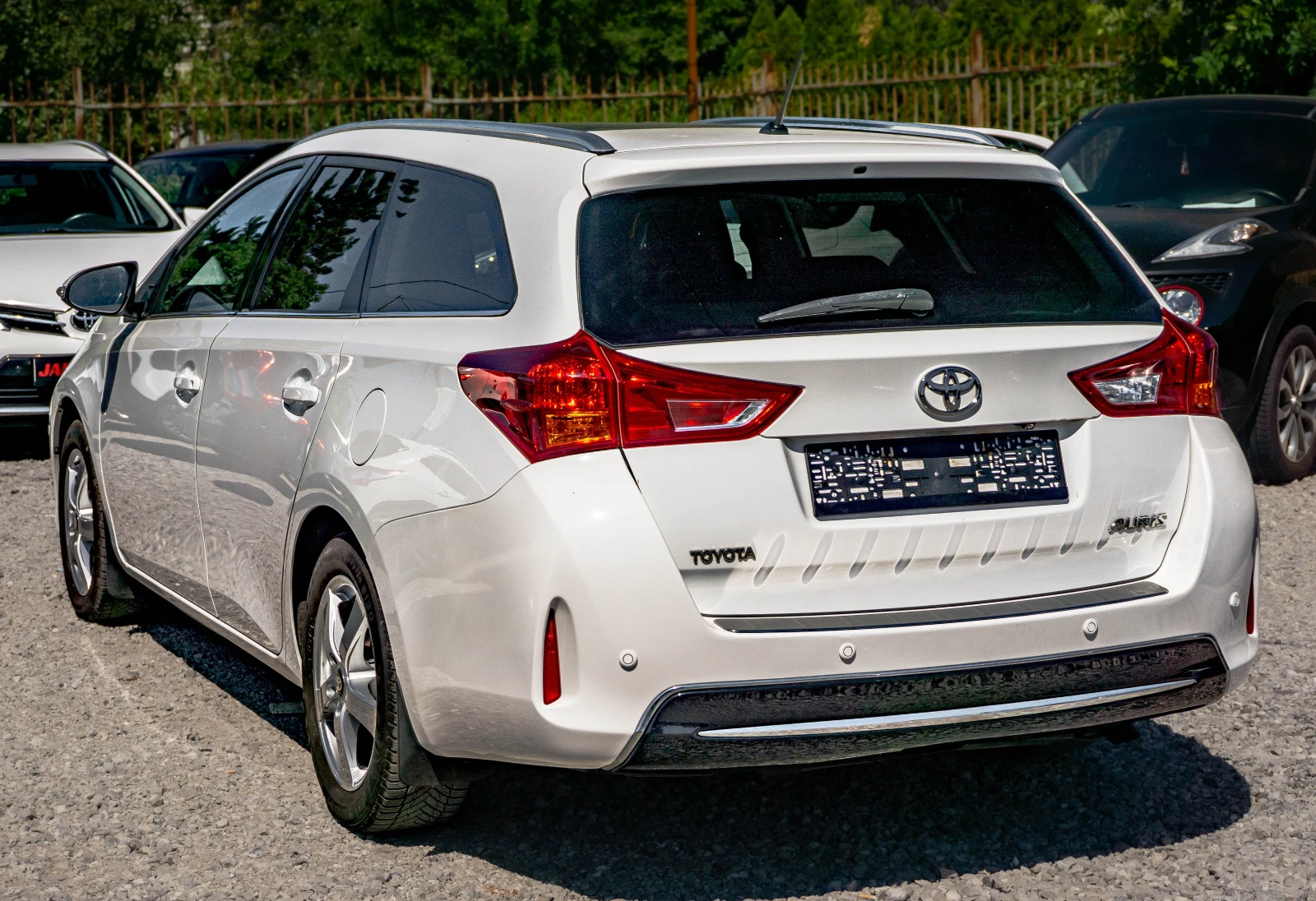Toyota Auris 1.6 бензин! ТОП! ПАНОРАМА! С ГАРАНЦИЯ! , снимка 6 - Автомобили и джипове - 55523324