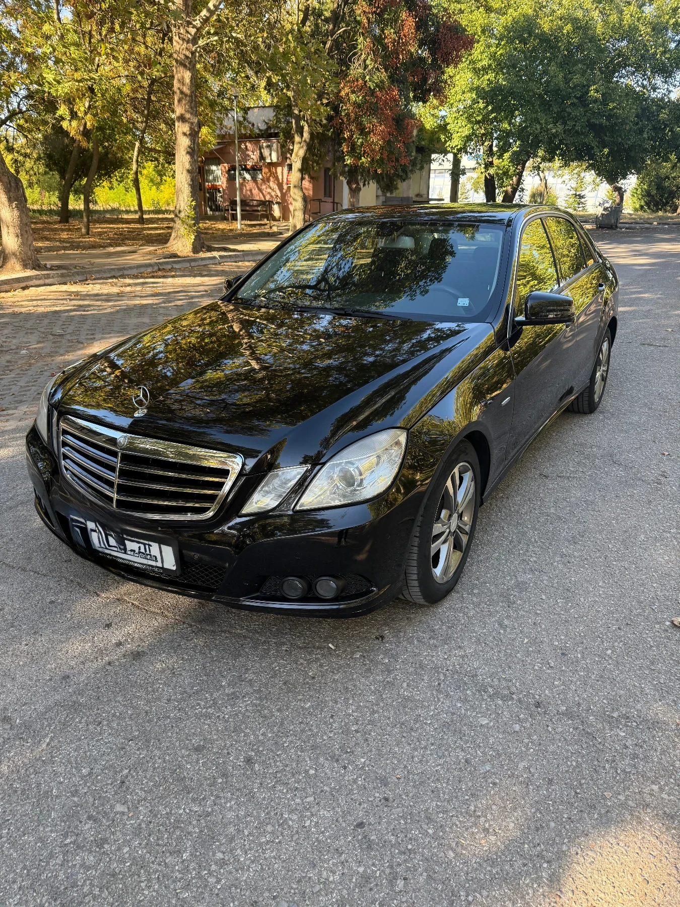 Mercedes-Benz E 220, снимка 2 - Автомобили и джипове - 56348338