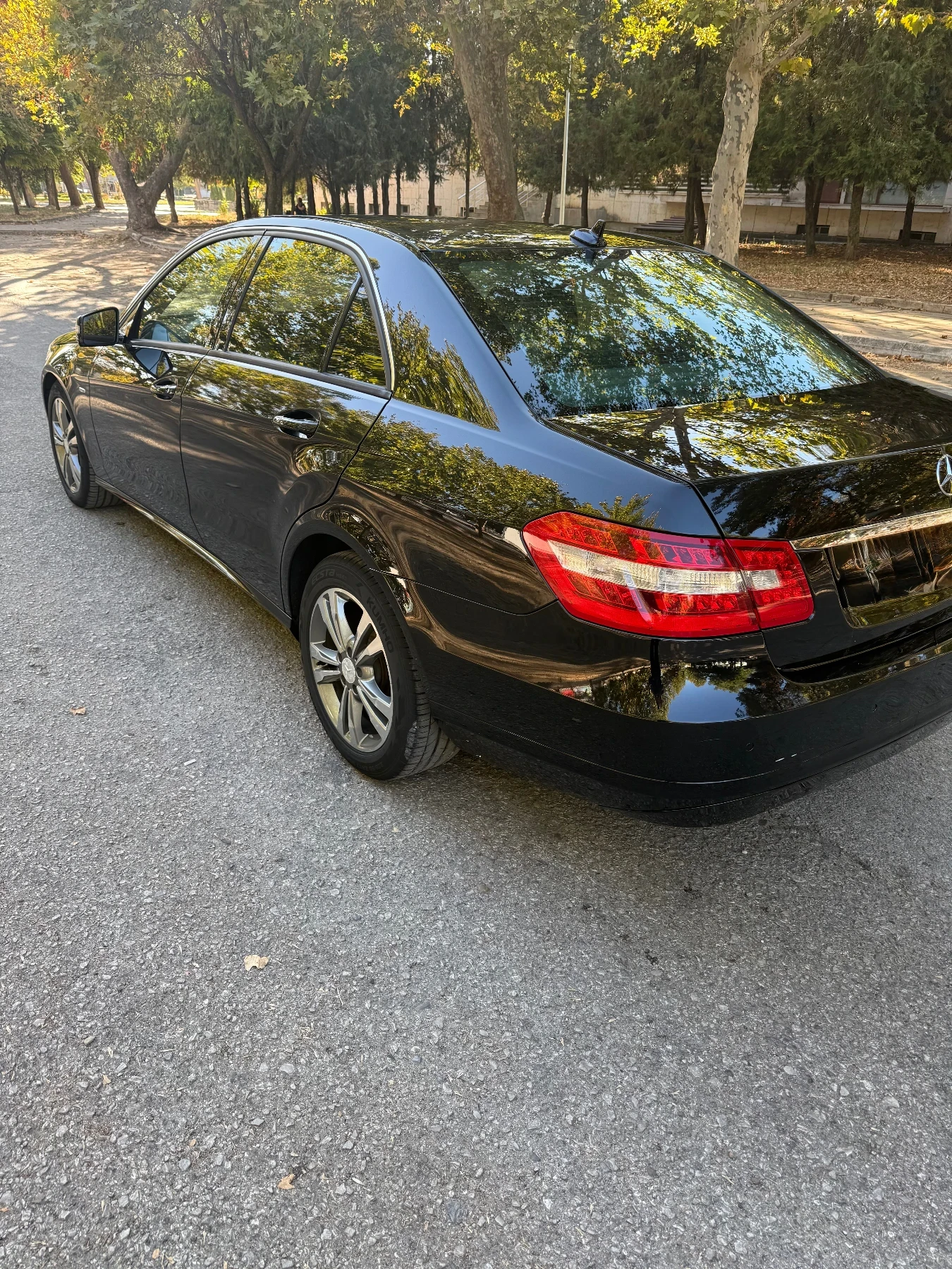 Mercedes-Benz E 220, снимка 4 - Автомобили и джипове - 56348338