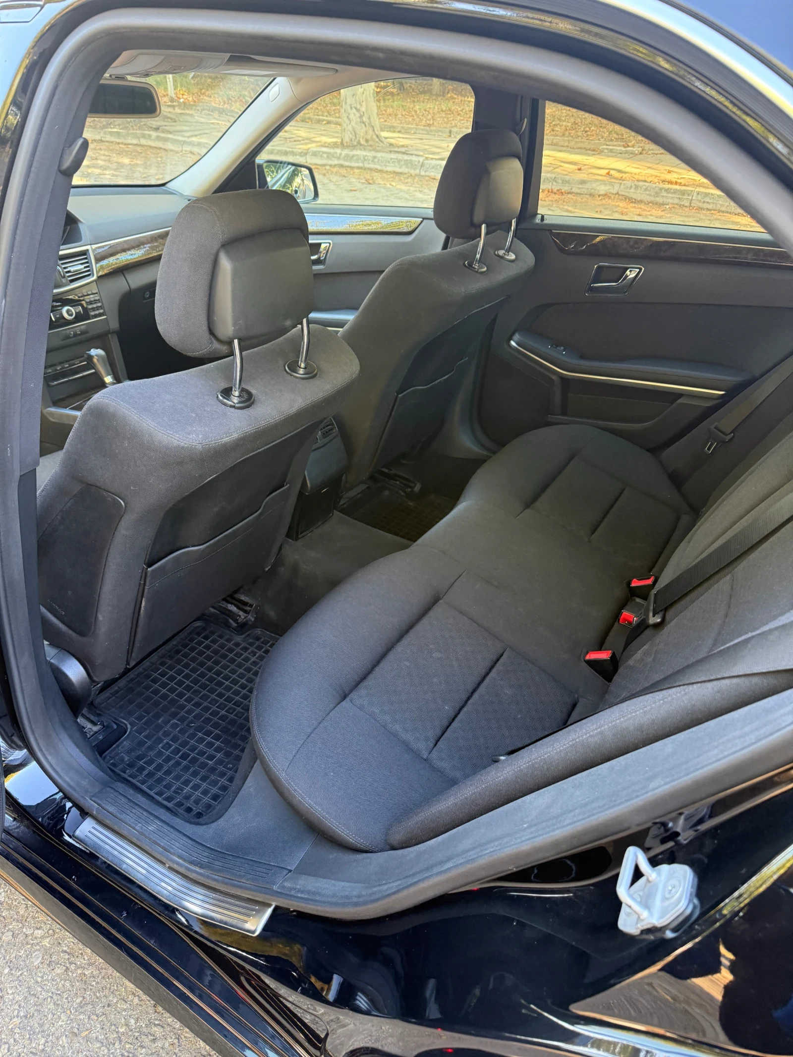 Mercedes-Benz E 220, снимка 14 - Автомобили и джипове - 56348338