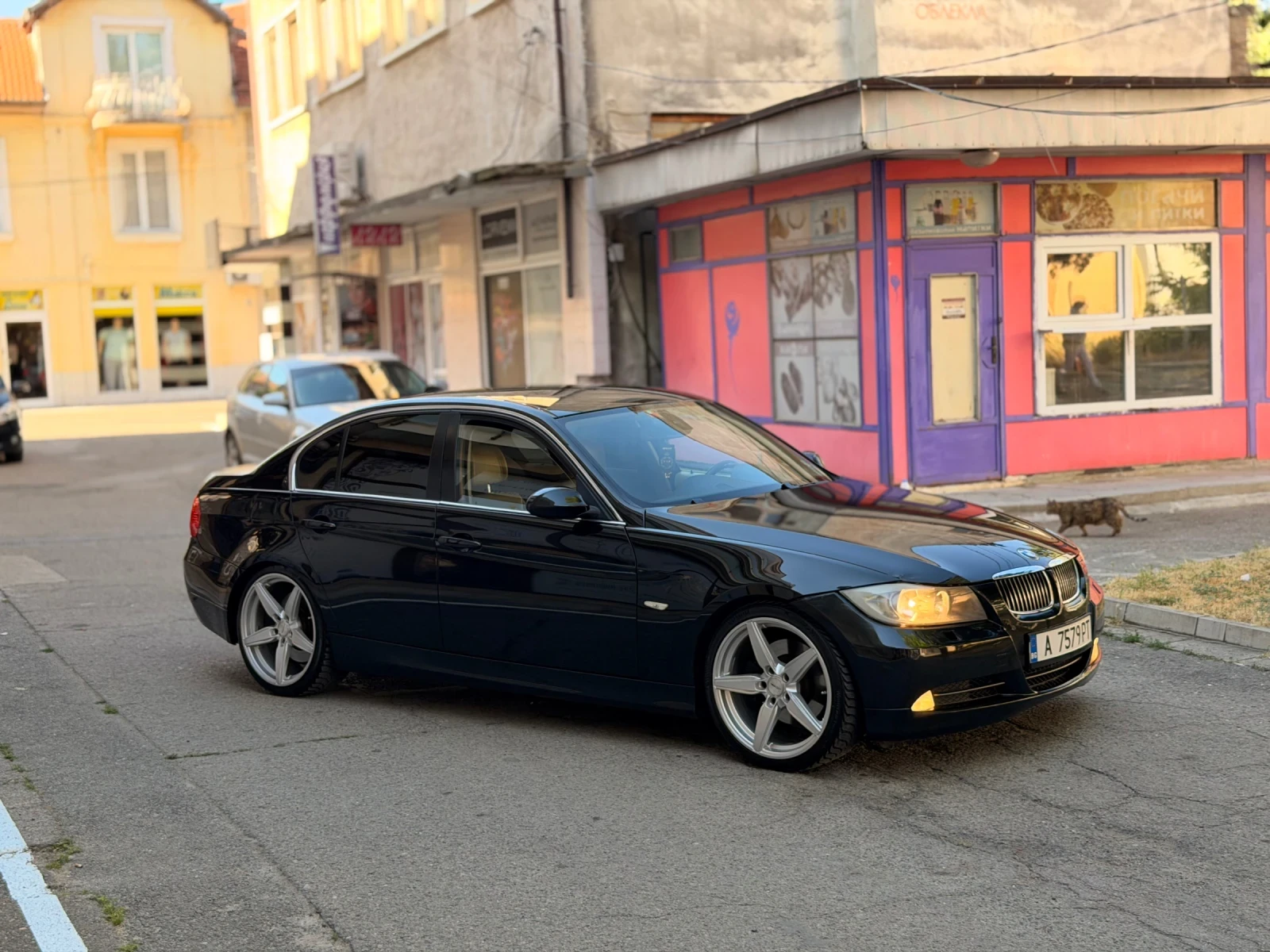 BMW 330 30I, снимка 3 - Автомобили и джипове - 56440046