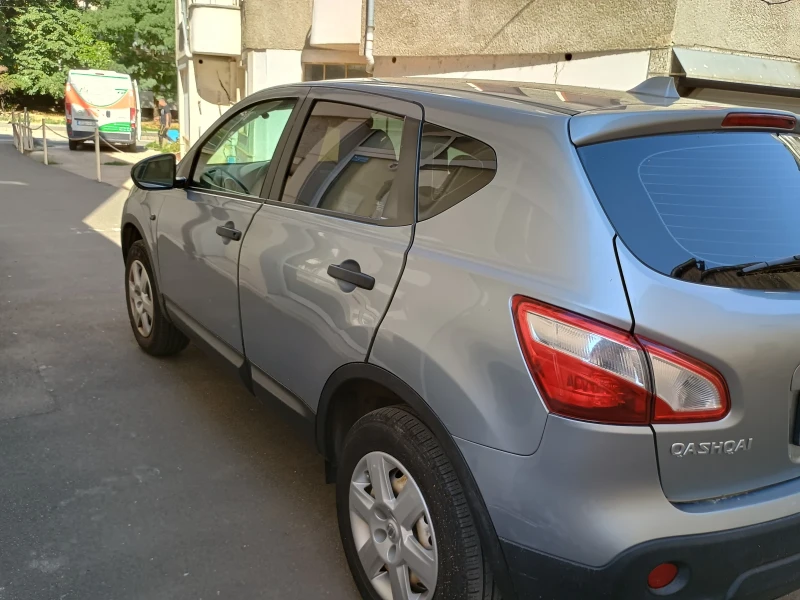 Nissan Qashqai 1.5dci, снимка 9 - Автомобили и джипове - 51898683