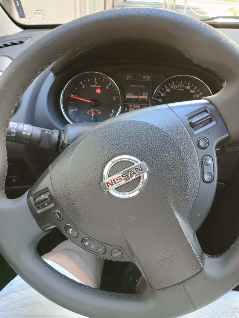 Nissan Qashqai 1.5dci, снимка 13 - Автомобили и джипове - 51898683