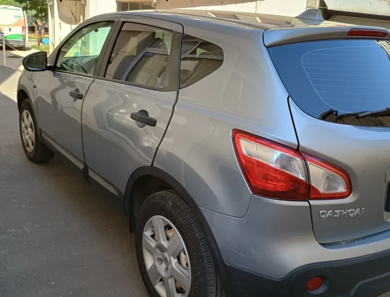 Nissan Qashqai 1.5dci, снимка 3 - Автомобили и джипове - 51898683