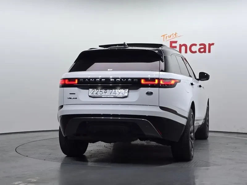 Land Rover Range Rover Velar, снимка 4 - Автомобили и джипове - 54515161