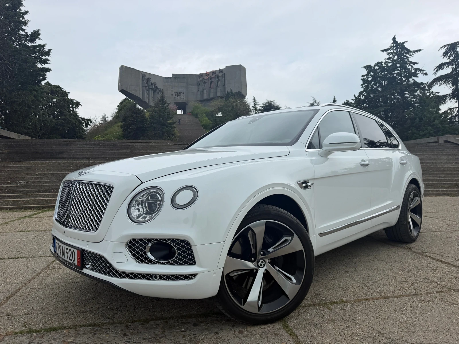 Bentley Bentayga, снимка 2 - Автомобили и джипове - 54594766
