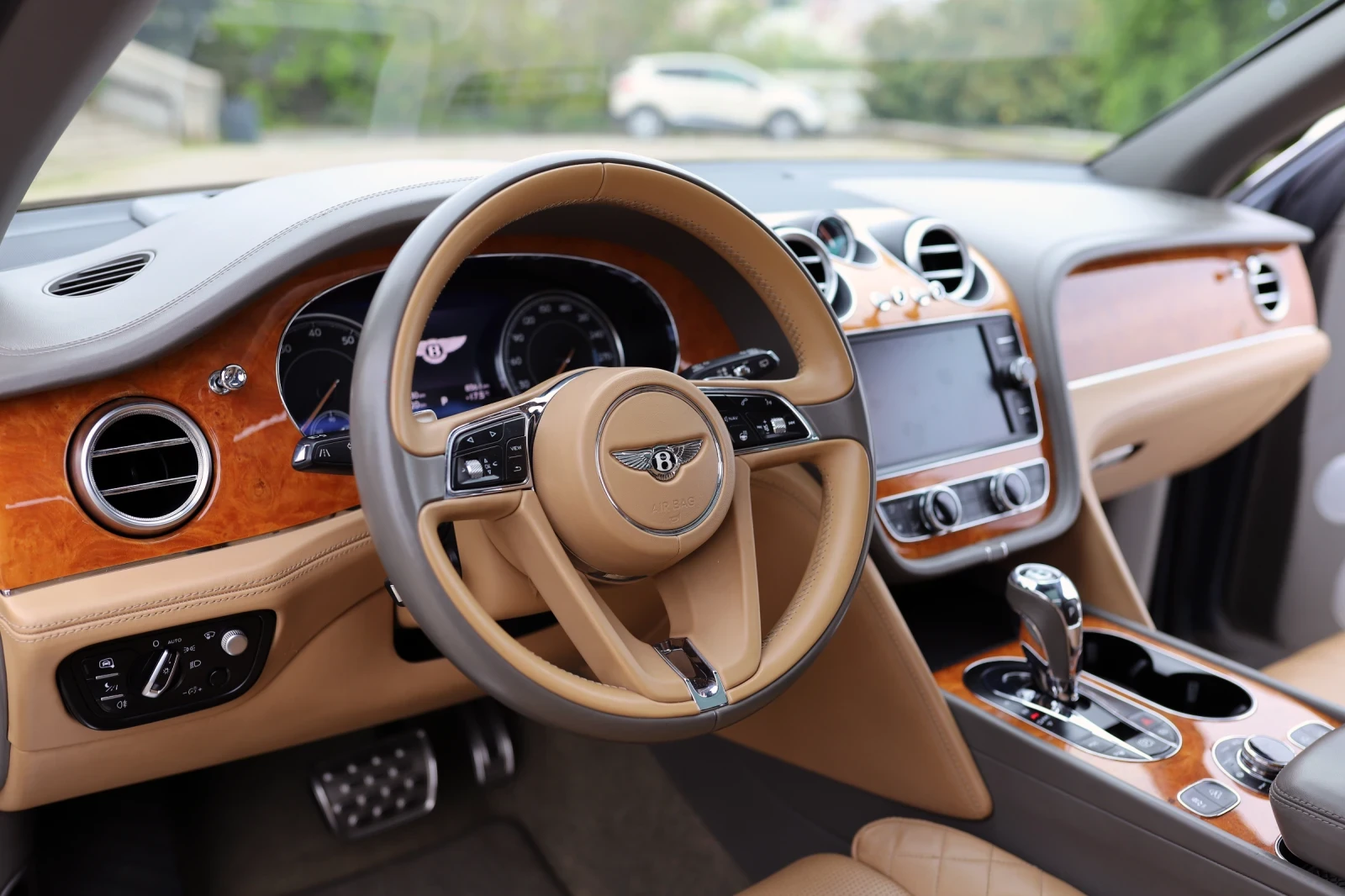 Bentley Bentayga, снимка 9 - Автомобили и джипове - 54594766
