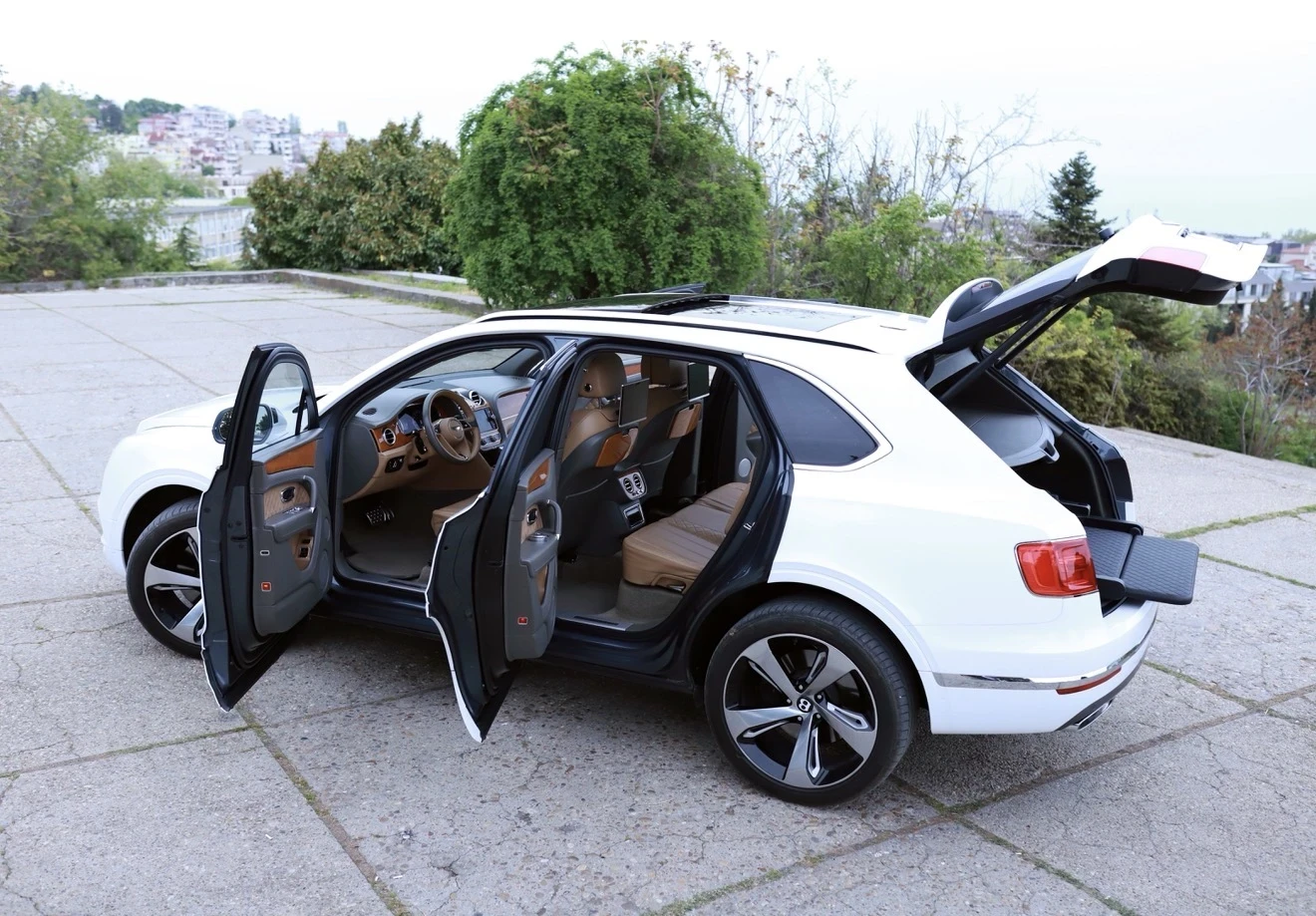 Bentley Bentayga, снимка 7 - Автомобили и джипове - 54594766