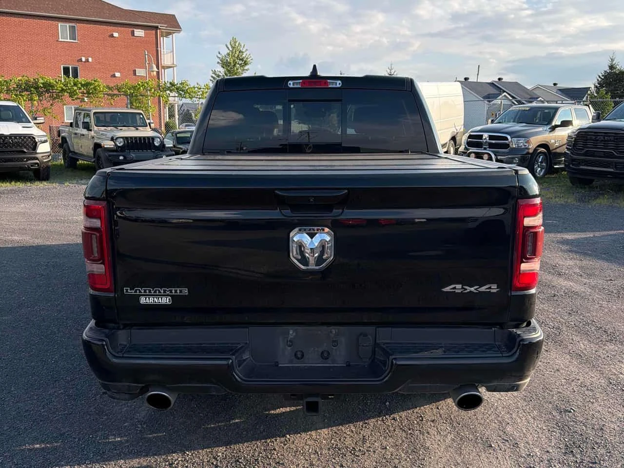 Dodge RAM 1500 * Laramie * CARFAX * HARMAN CARDON * PANO, снимка 4 - Автомобили и джипове - 55486711