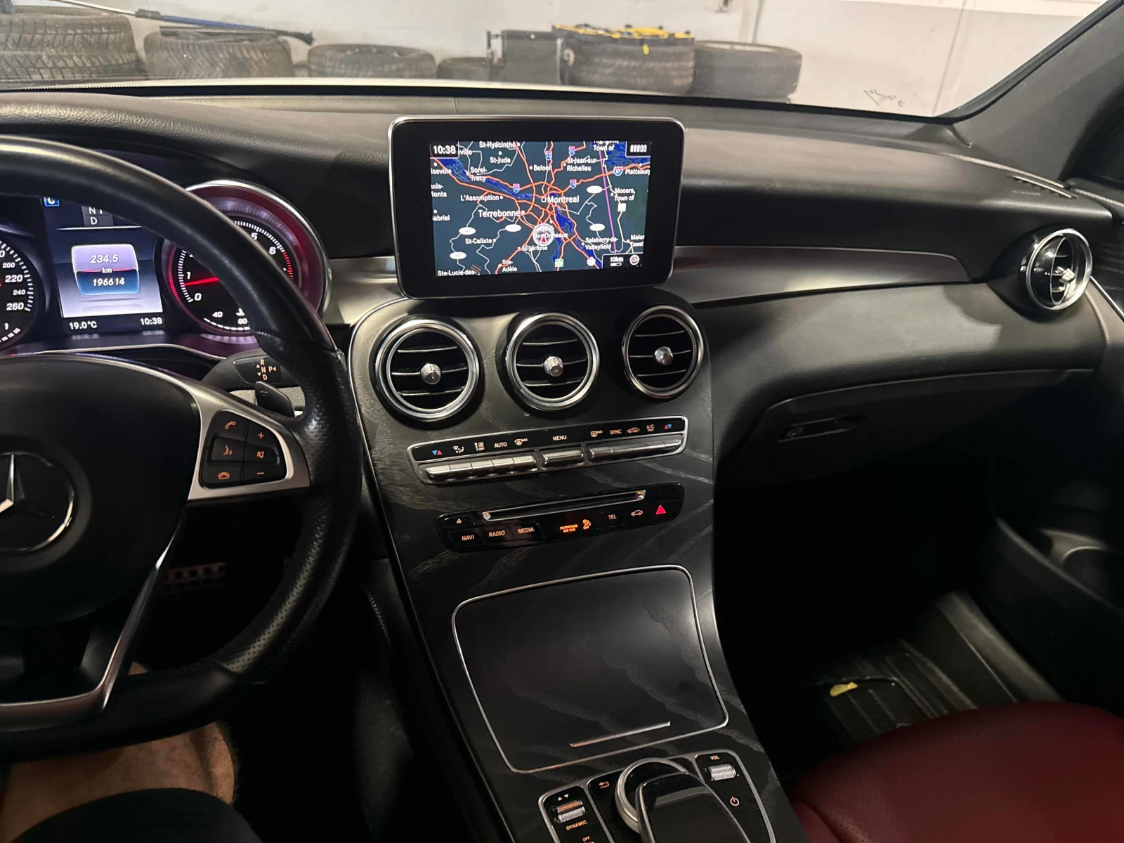 Mercedes-Benz GLC 300 * COUPE * CARFAX * BURMESTER * АВТОКРЕДИТ, снимка 9 - Автомобили и джипове - 55994737