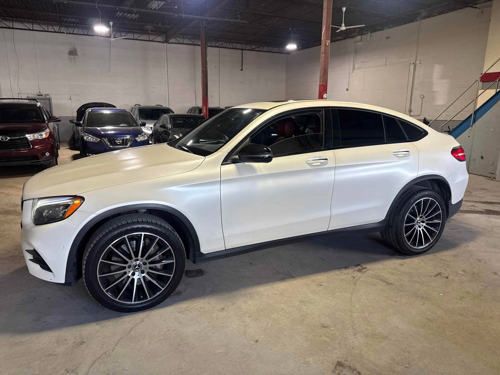 Mercedes-Benz GLC 300 * COUPE * CARFAX * BURMESTER * АВТОКРЕДИТ, снимка 2 - Автомобили и джипове - 55994737