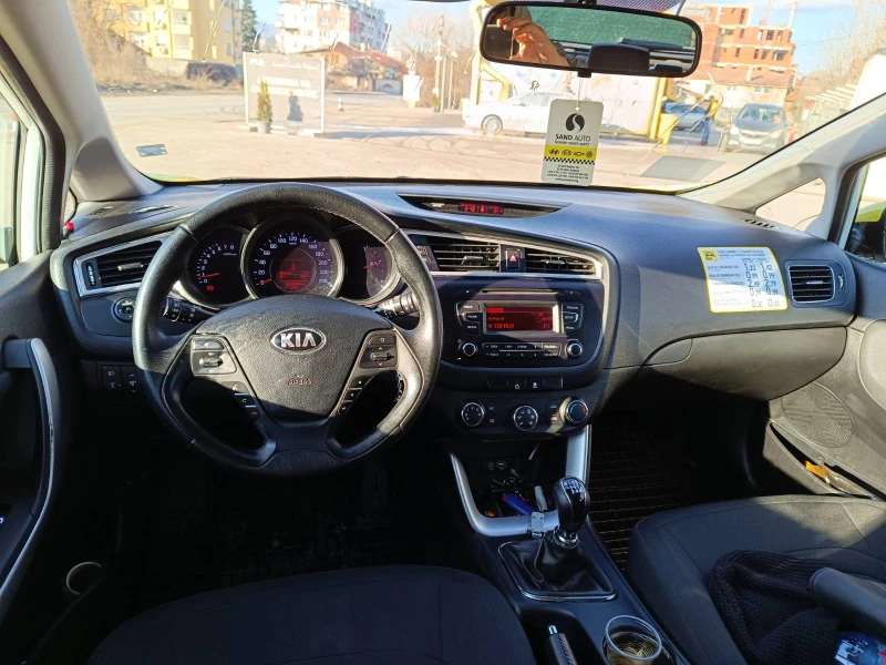 Kia Ceed 1.4, снимка 4 - Автомобили и джипове - 47296613