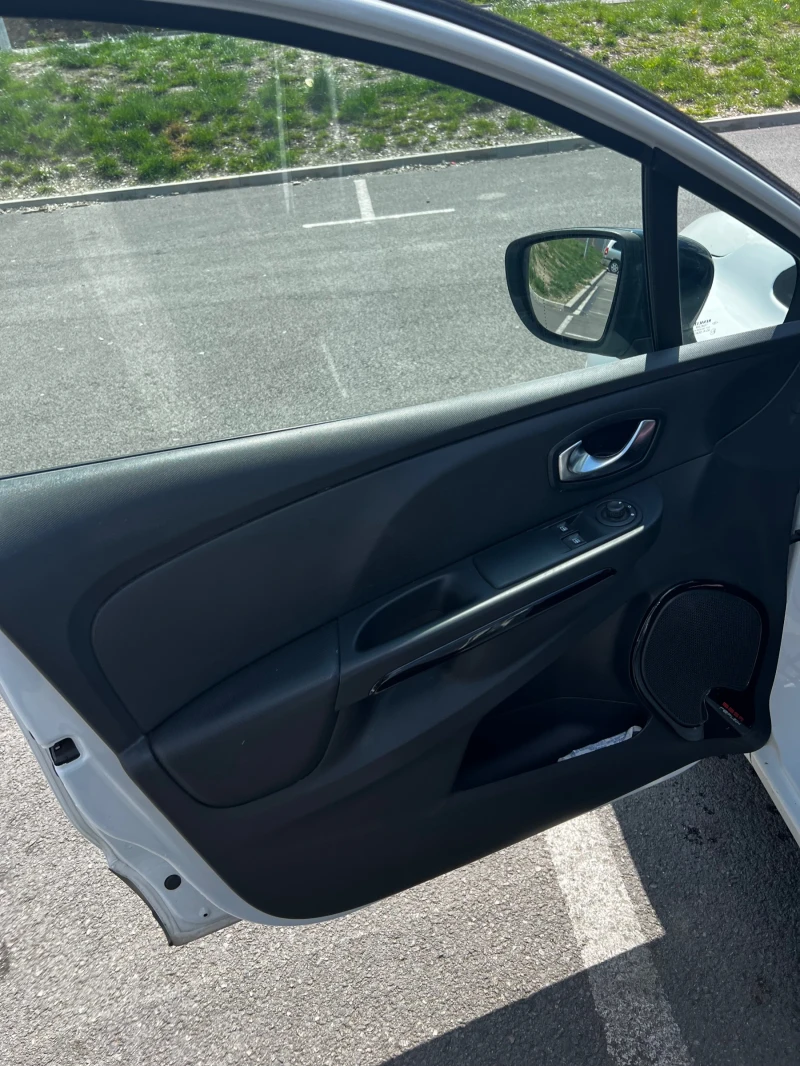 Renault Clio GrandTour 4 Facelift , снимка 8 - Автомобили и джипове - 49869855