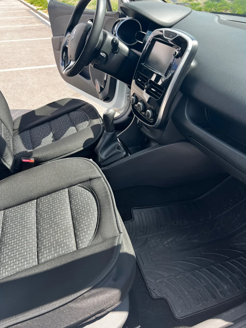 Renault Clio GrandTour 4 Facelift , снимка 13 - Автомобили и джипове - 49869855