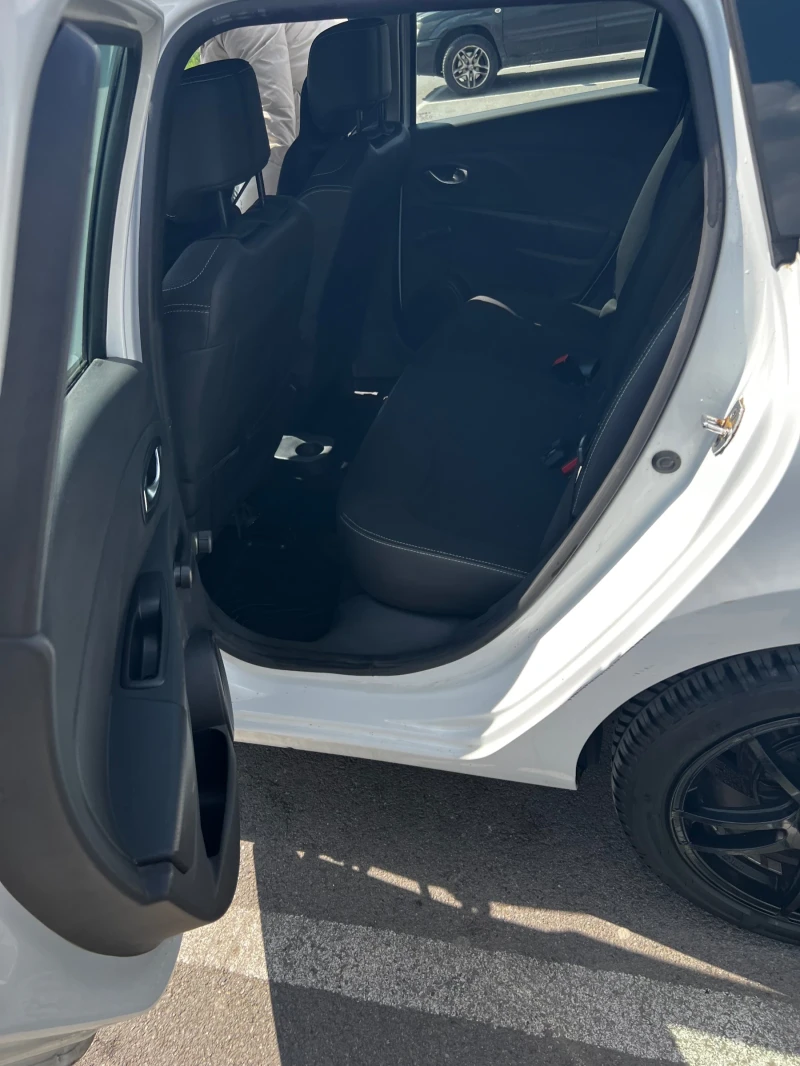 Renault Clio GrandTour 4 Facelift , снимка 12 - Автомобили и джипове - 49869855