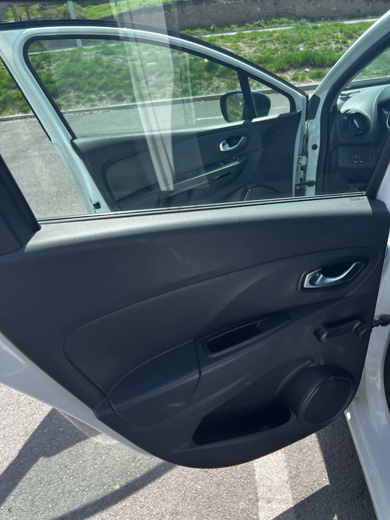 Renault Clio GrandTour 4 Facelift , снимка 11 - Автомобили и джипове - 49869855