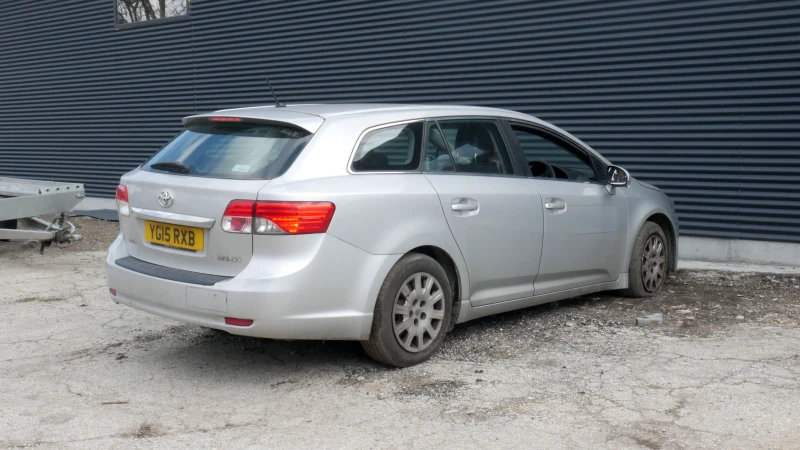 Toyota Avensis, снимка 4 - Автомобили и джипове - 51193381