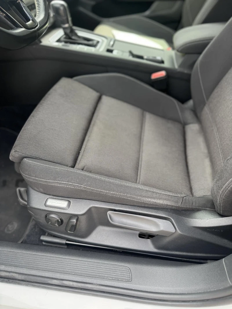 VW Passat   8 R line /2.0TDI/150hp/DSG/2017г/КАТО НОВ, снимка 10 - Автомобили и джипове - 52237965