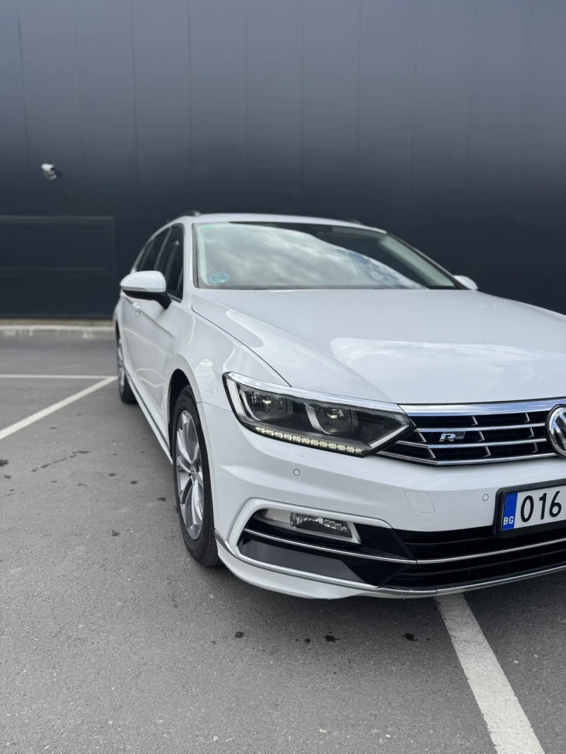 VW Passat   8 R line /2.0TDI/150hp/DSG/2017г/КАТО НОВ, снимка 4 - Автомобили и джипове - 52237965