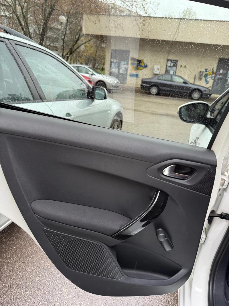 Peugeot 208, снимка 7 - Автомобили и джипове - 52675525