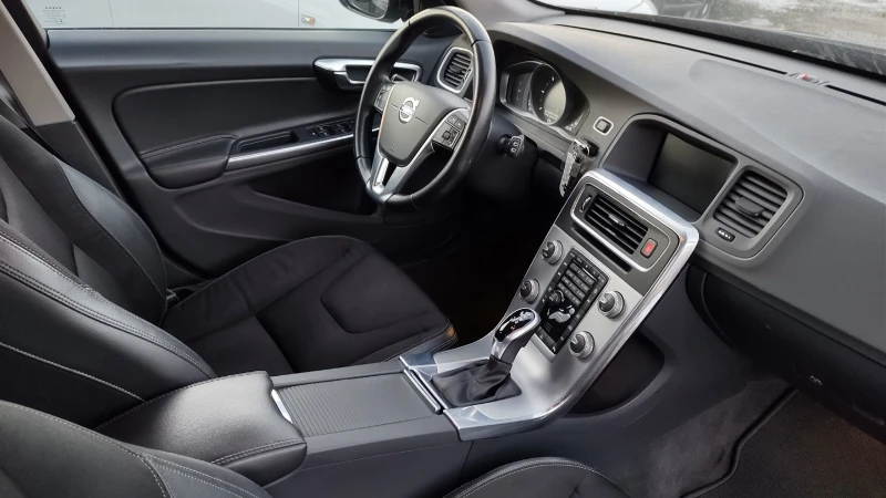 Volvo V60 Cross Country EXCLUSIVE/DIGITAL, снимка 15 - Автомобили и джипове - 53446682