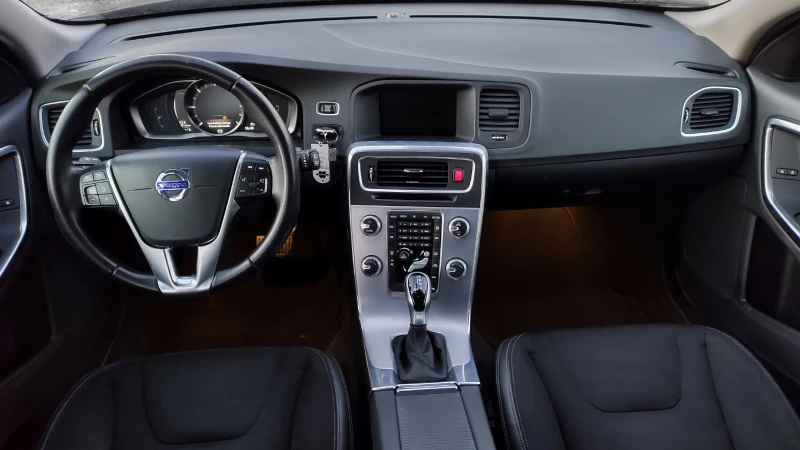 Volvo V60 Cross Country EXCLUSIVE/DIGITAL, снимка 10 - Автомобили и джипове - 53446682