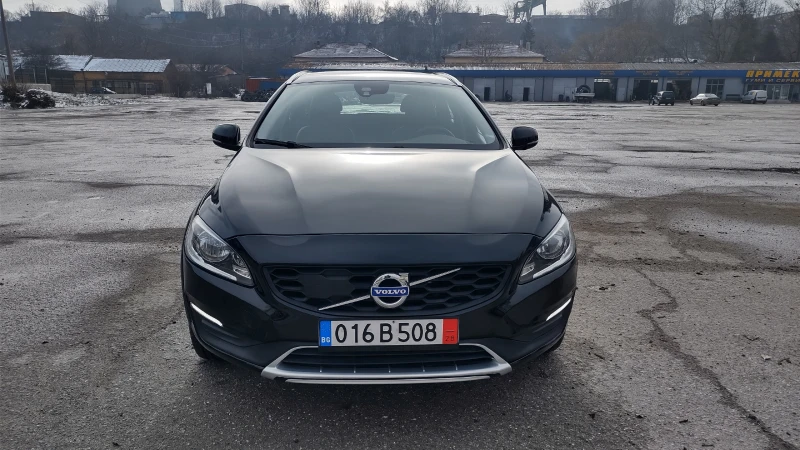 Volvo V60 Cross Country EXCLUSIVE/DIGITAL, снимка 2 - Автомобили и джипове - 53446682