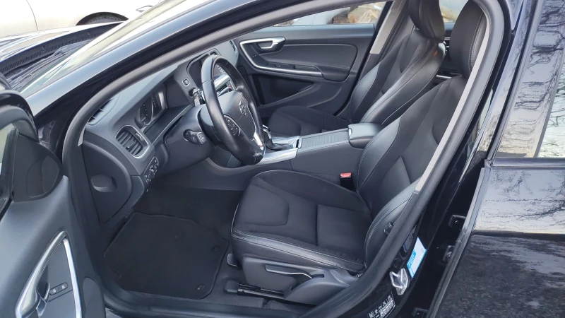 Volvo V60 Cross Country EXCLUSIVE/DIGITAL, снимка 8 - Автомобили и джипове - 53446682