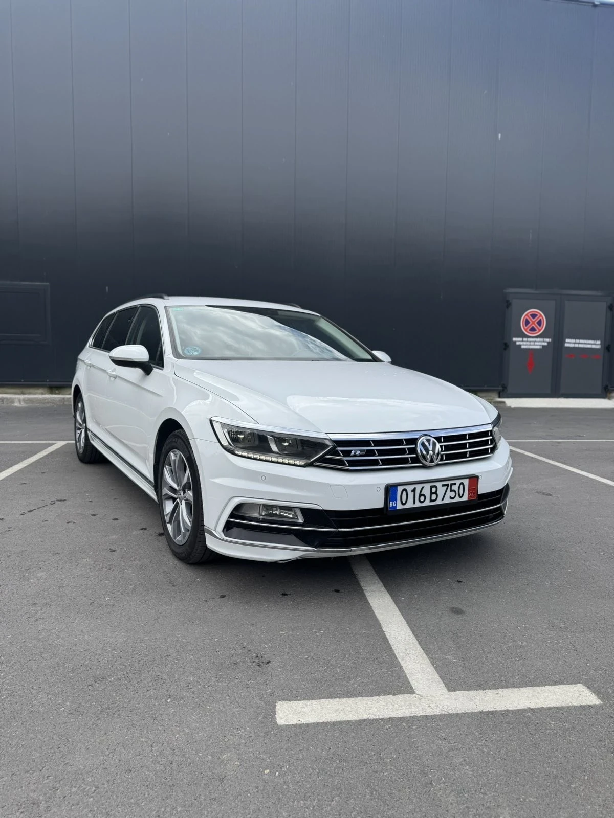 VW Passat   8 R line /2.0TDI/150hp/DSG/2017г/КАТО НОВ, снимка 1