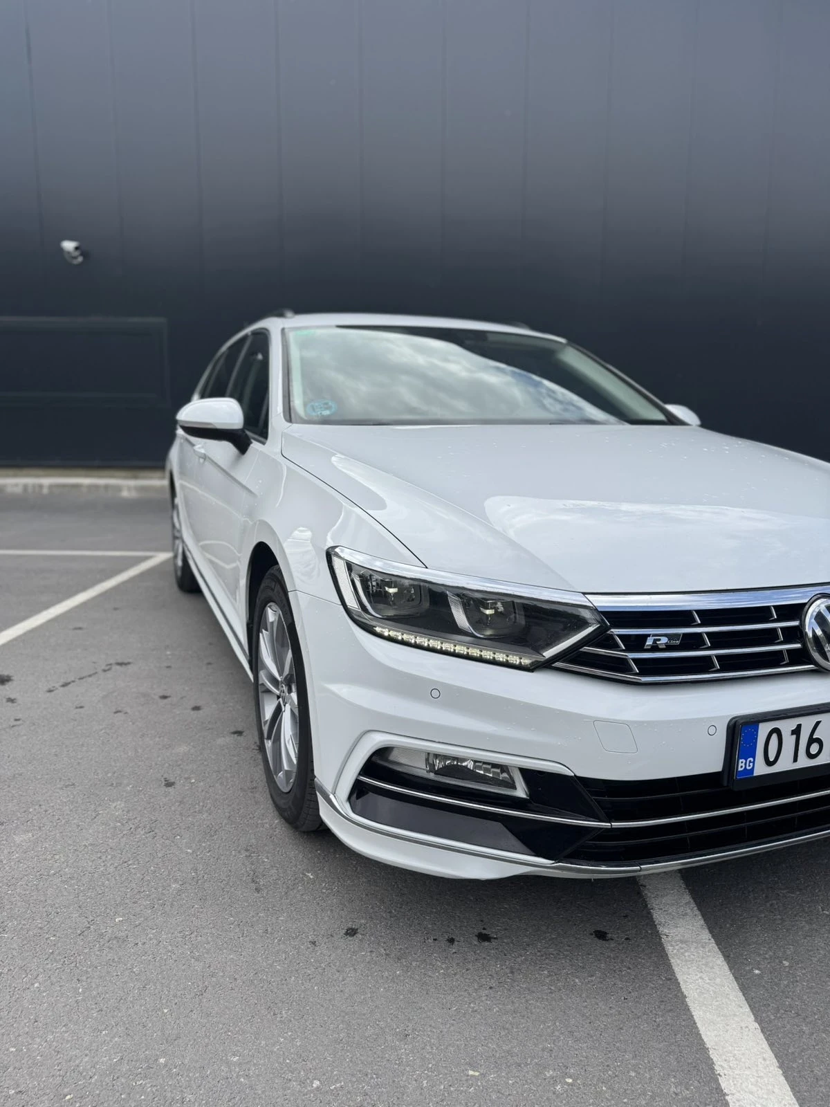 VW Passat   8 R line /2.0TDI/150hp/DSG/2017г/КАТО НОВ - изображение 4