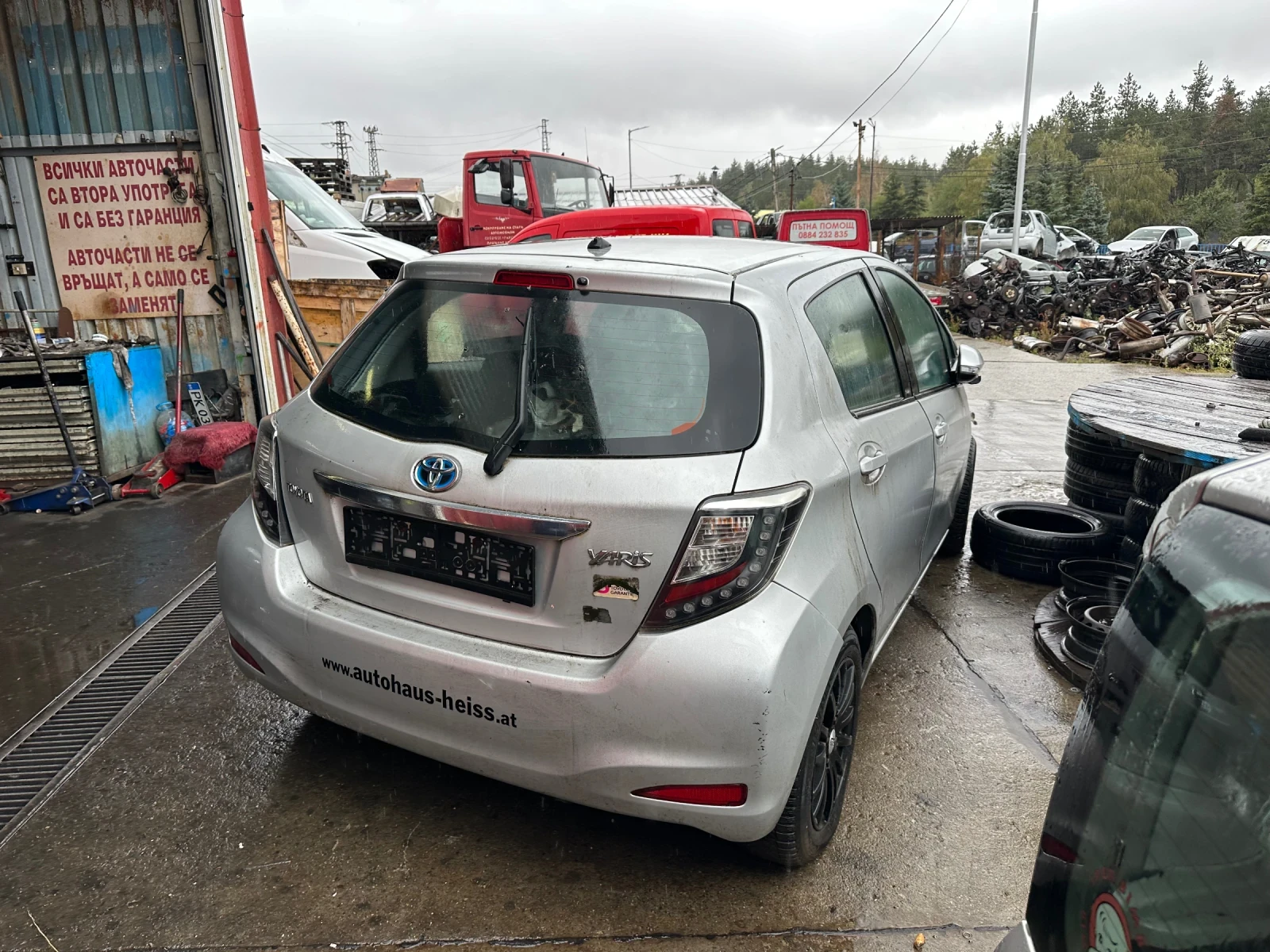 Toyota Yaris 1.5 hibrid - изображение 2