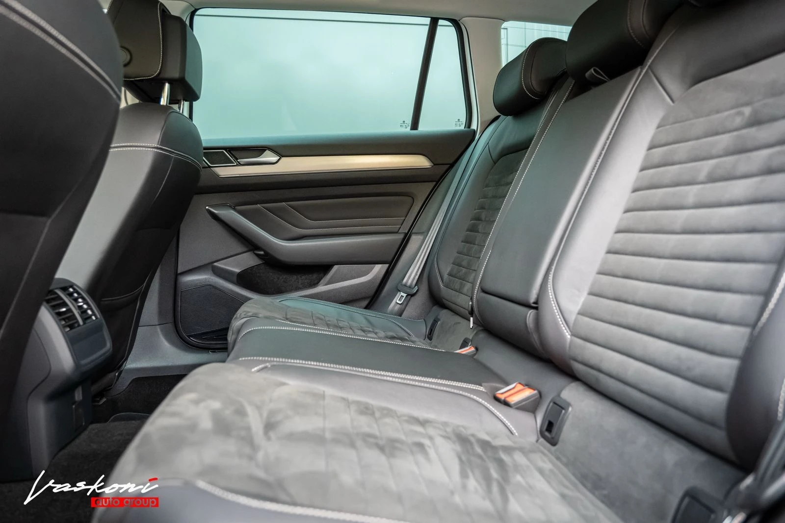 VW Passat 8.5 2.0 TDI Highline | Mobile.bg   11