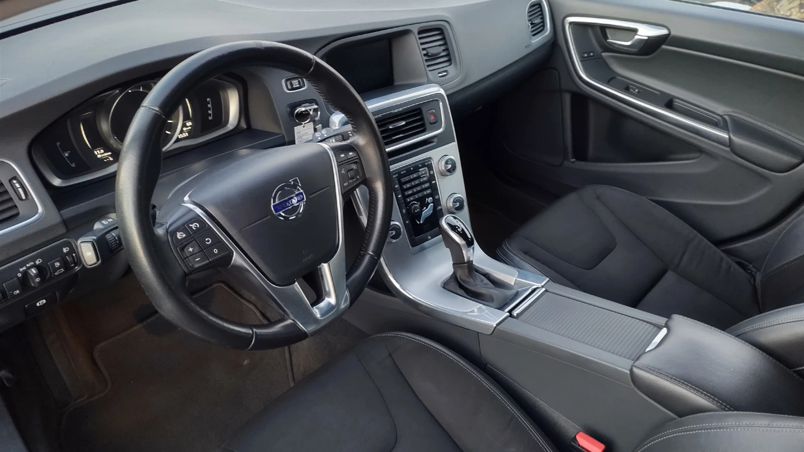 Volvo V60 Cross Country EXCLUSIVE/DIGITAL | Mobile.bg � ����������� 9