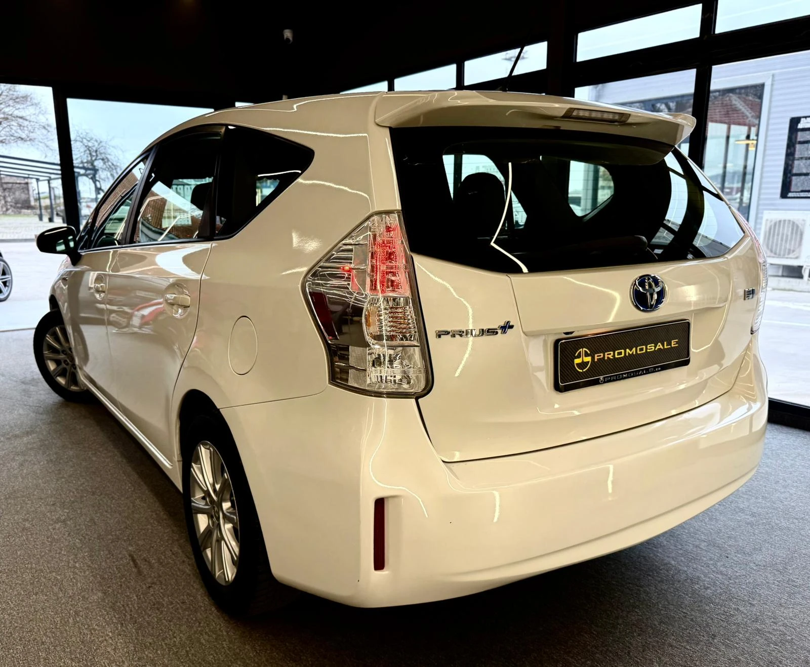 Toyota Prius Hybrid* VVT-i* Keyless* Лизинг, снимка 5 - Автомобили и джипове - 53999609