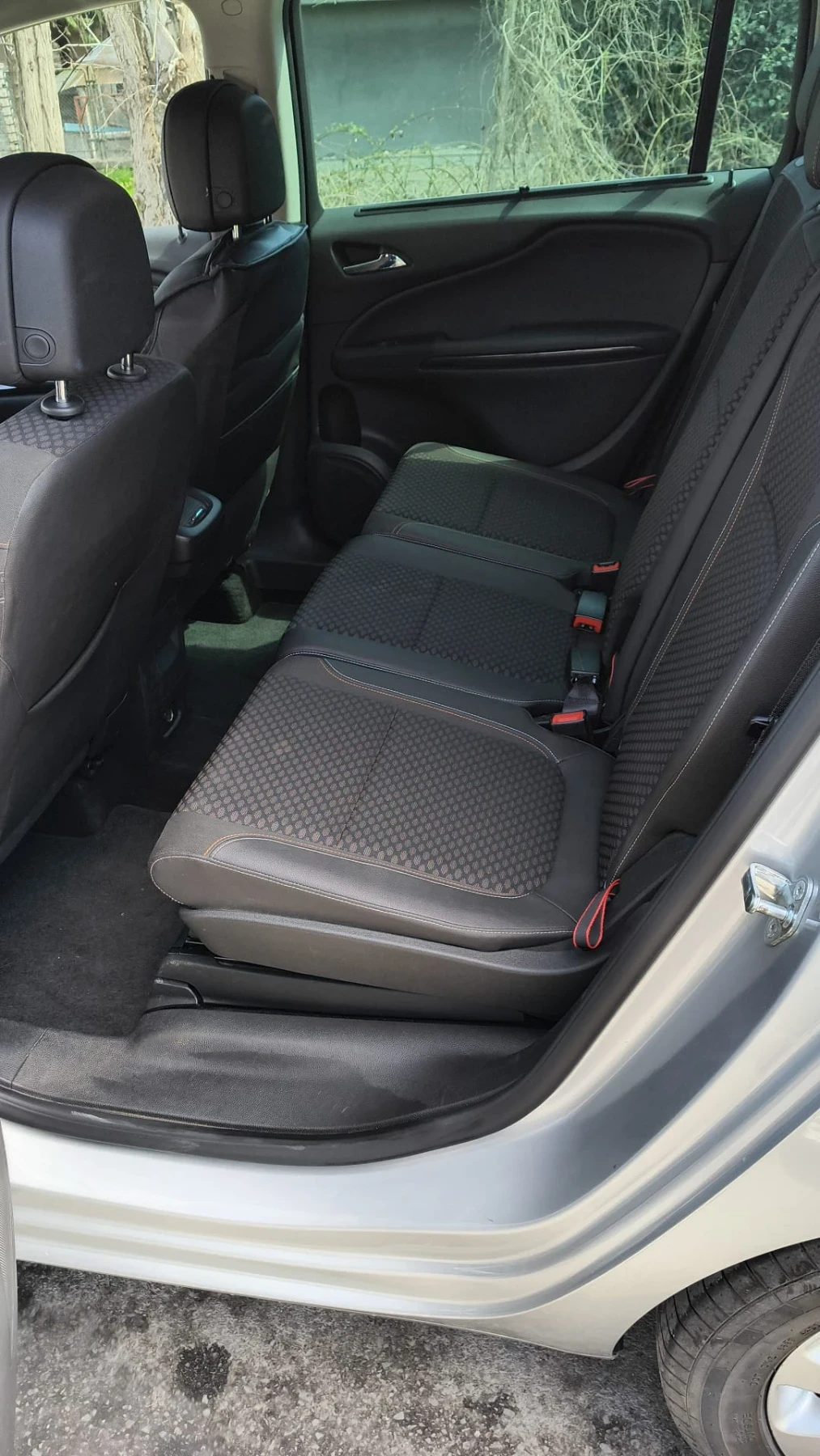 Opel Zafira ECO Flex, снимка 9 - Автомобили и джипове - 54137426