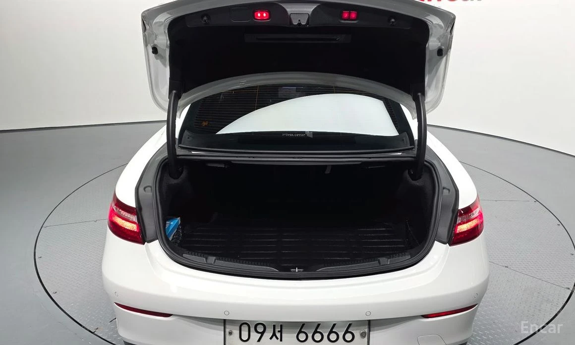 Mercedes-Benz E 400 4MATIC* BURMESTER* AMG OPTIC* 360 CAM* HEAD-UP, снимка 7 - Автомобили и джипове - 54214835