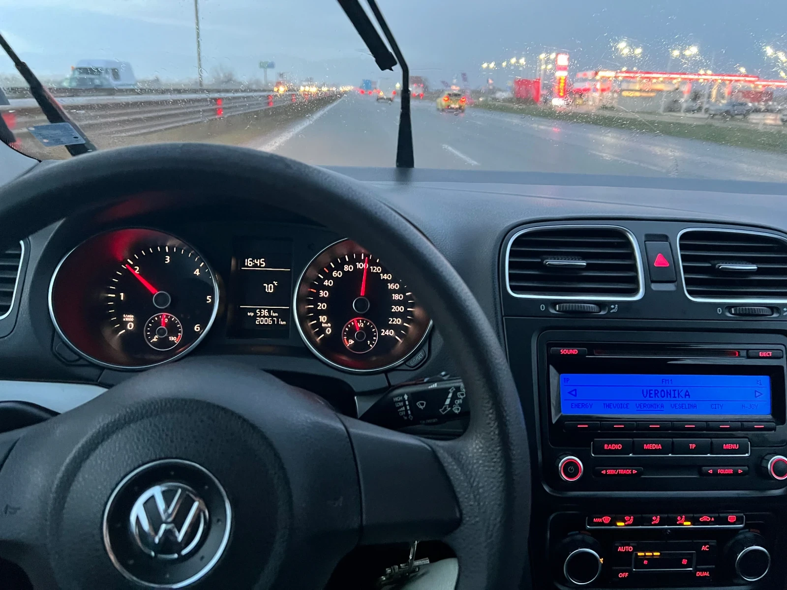 VW Golf 2.0 TDI, снимка 6 - Автомобили и джипове - 54314800