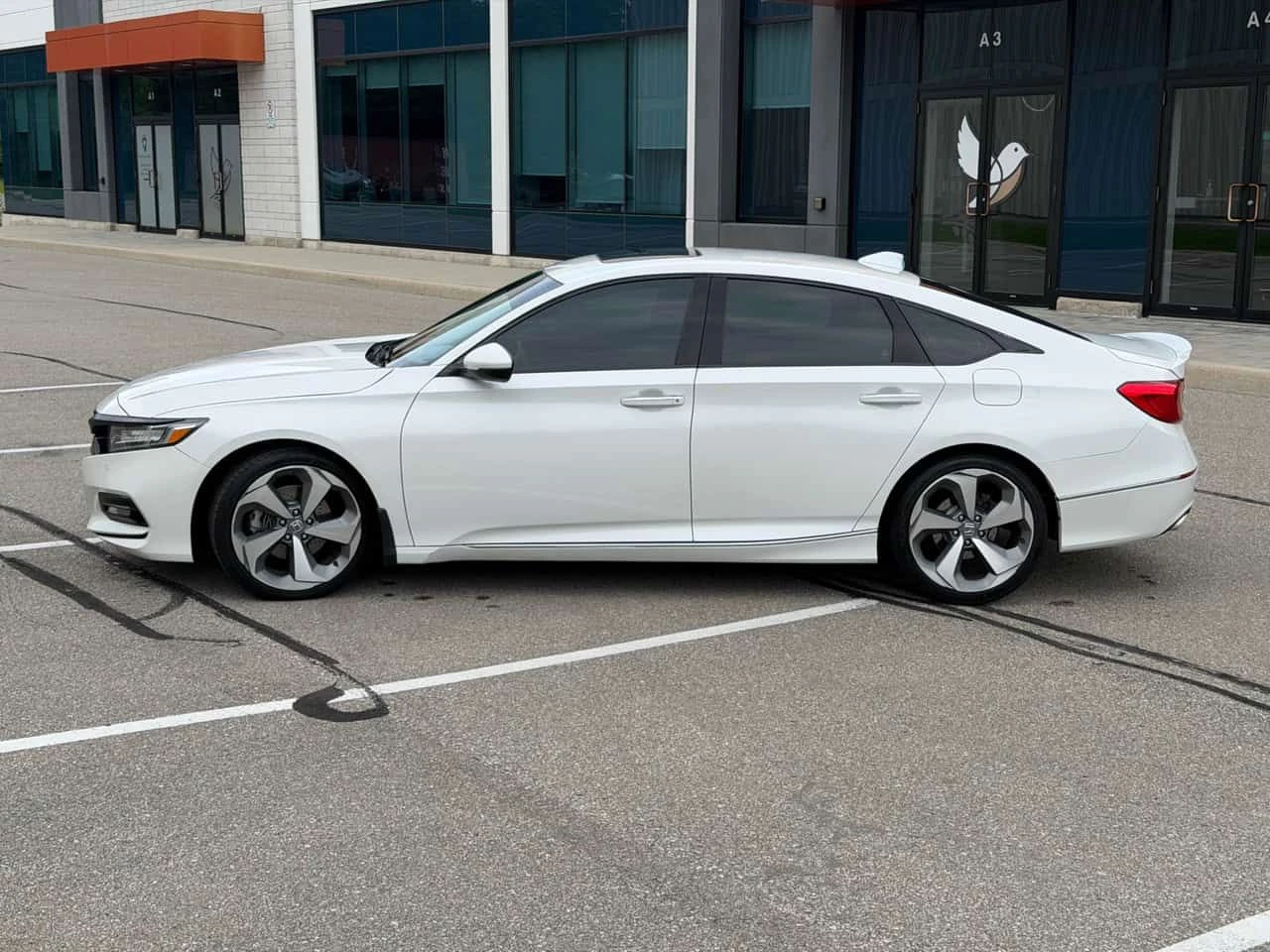 Honda Accord * Touring 2.0 * АВТОКРЕДИТ БЕЗ ПЪРВОНАЧАЛНА ВНОСКА, снимка 2 - Автомобили и джипове - 55722391