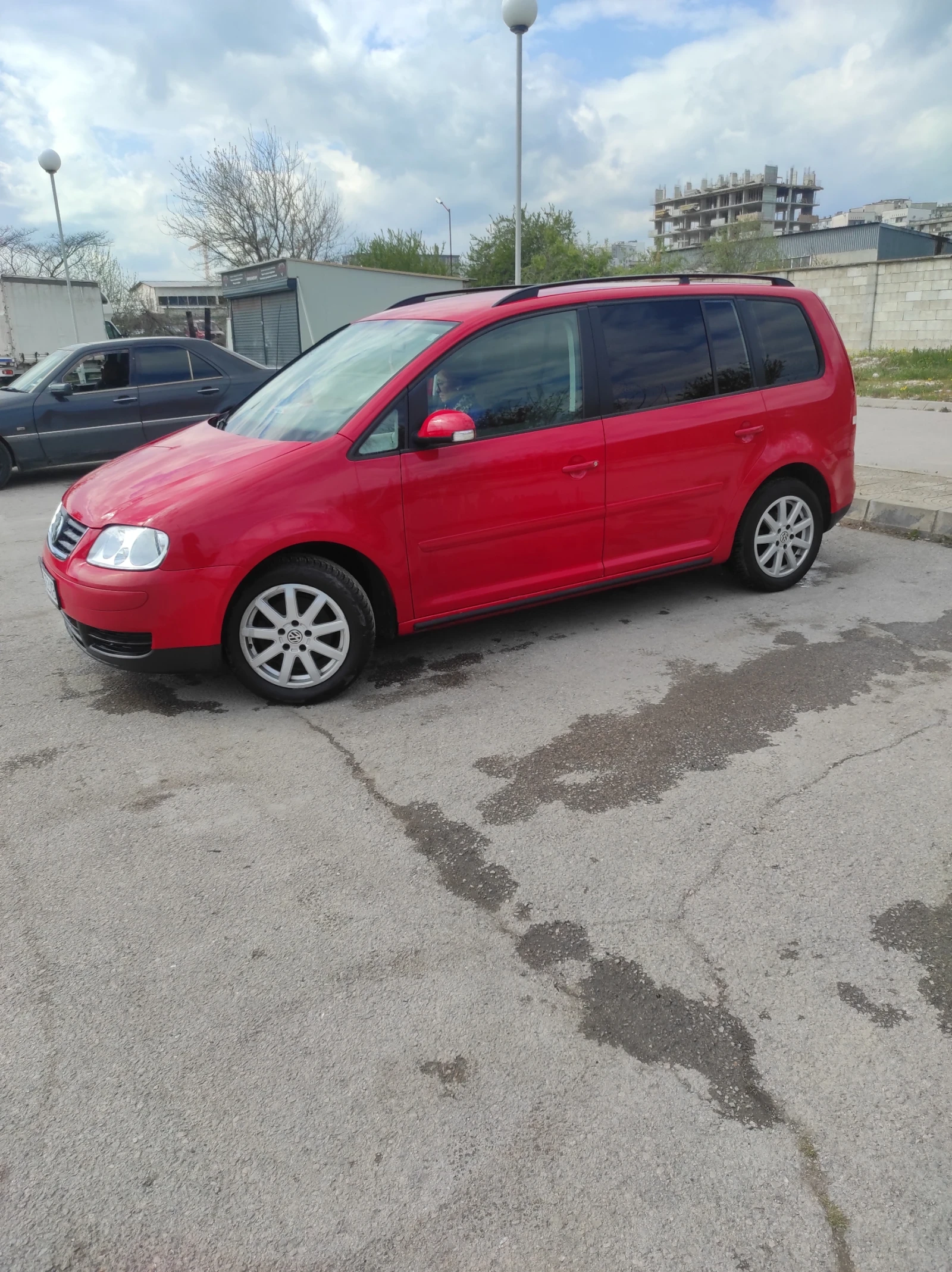 VW Touran, снимка 2 - Автомобили и джипове - 56482590